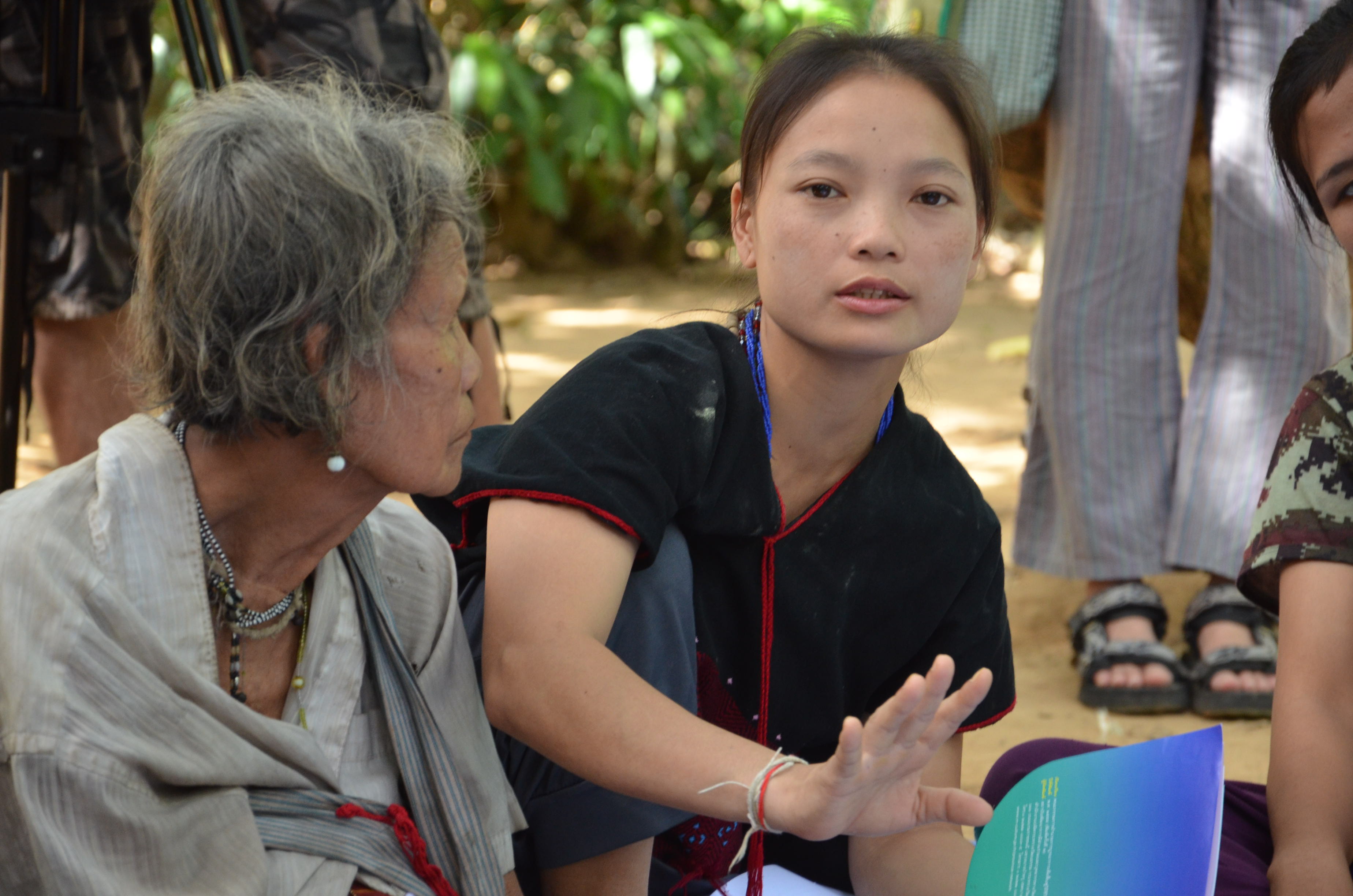 Munor shares her views on the National Park Act at Bangkloi village, Kaengkrachan. Photo by: Indigenous Media Network, Thailand